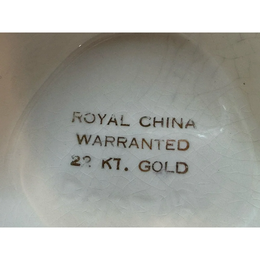 Vintage Royal China Warranted 22 KT Gold Colonial Courting Couple Fan Vase